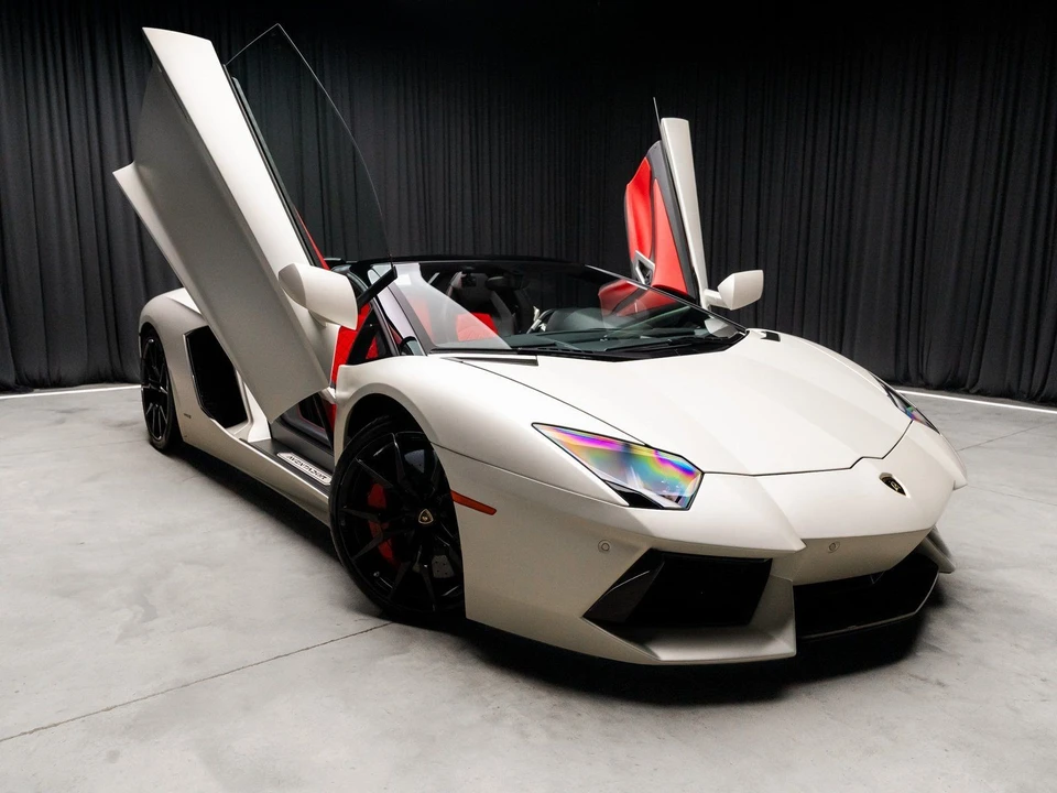 2015 Lamborghini Aventador LP700-4 - Image 8 of 12