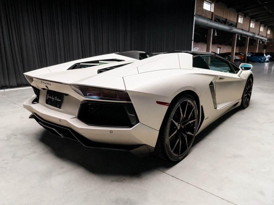2015 Lamborghini Aventador LP700-4 - Image 17 of 21