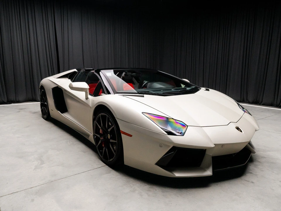 2015 Lamborghini Aventador LP700-4 - Image 10 of 12
