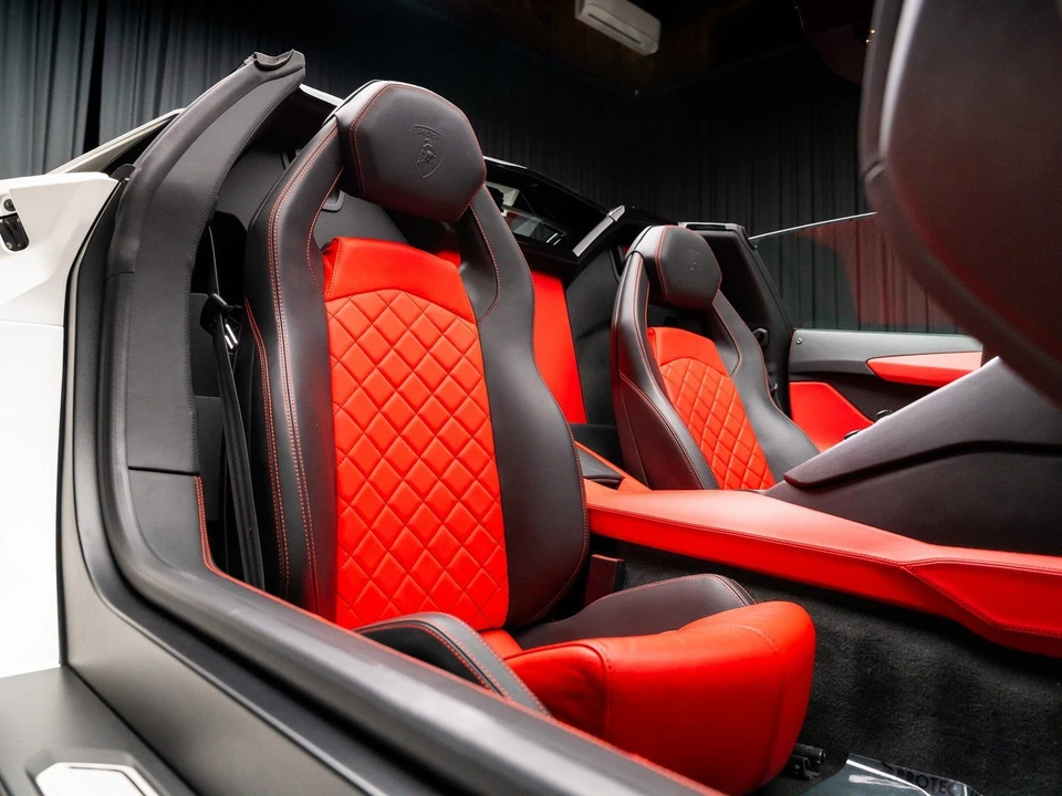 2015 Lamborghini Aventador LP700-4 - Image 5 of 12