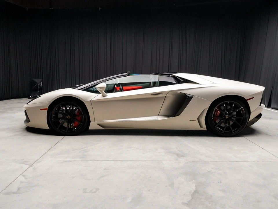 2015 Lamborghini Aventador LP700-4 - Image 14 of 21