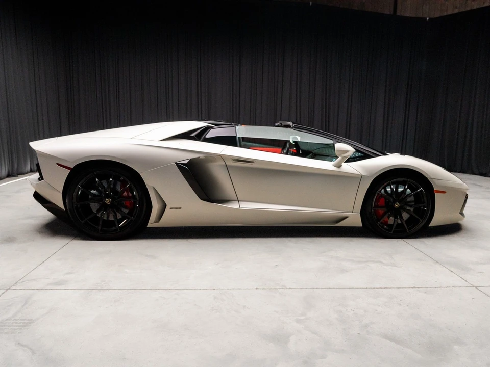 2015 Lamborghini Aventador LP700-4 - Image 18 of 21