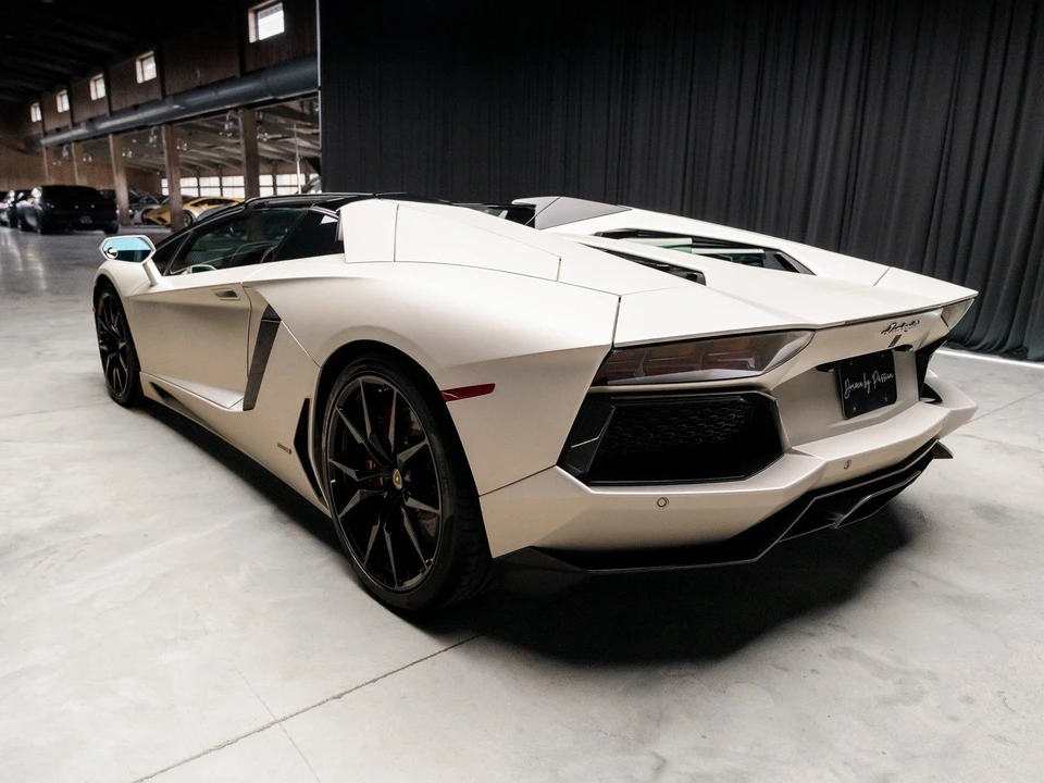 2015 Lamborghini Aventador LP700-4 - Image 15 of 21