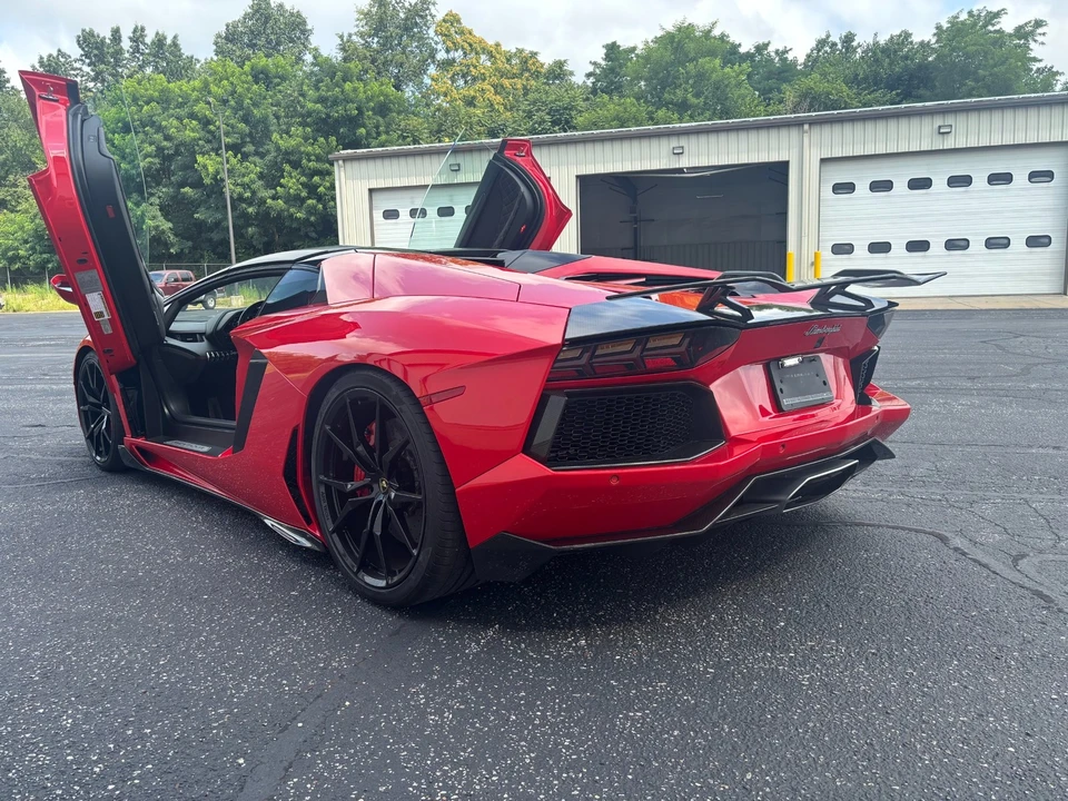2015 Lamborghini Aventador LP700-4 Roadster - Image 4 of 31