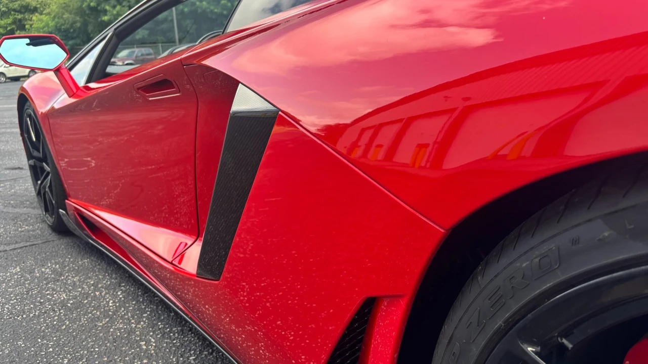 2015 Lamborghini Aventador LP700-4 Roadster - Image 10 of 31