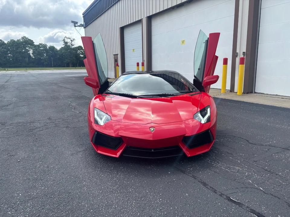 2015 Lamborghini Aventador LP700-4 Roadster - Image 2 of 31