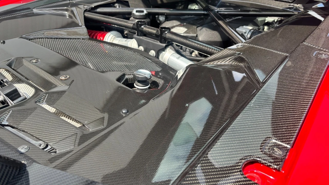2015 Lamborghini Aventador LP700-4 Roadster - Image 12 of 31