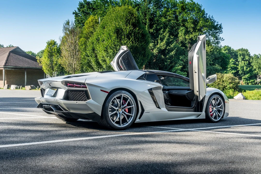 2015 Lamborghini Aventador LP700-4 - Image 2 of 31