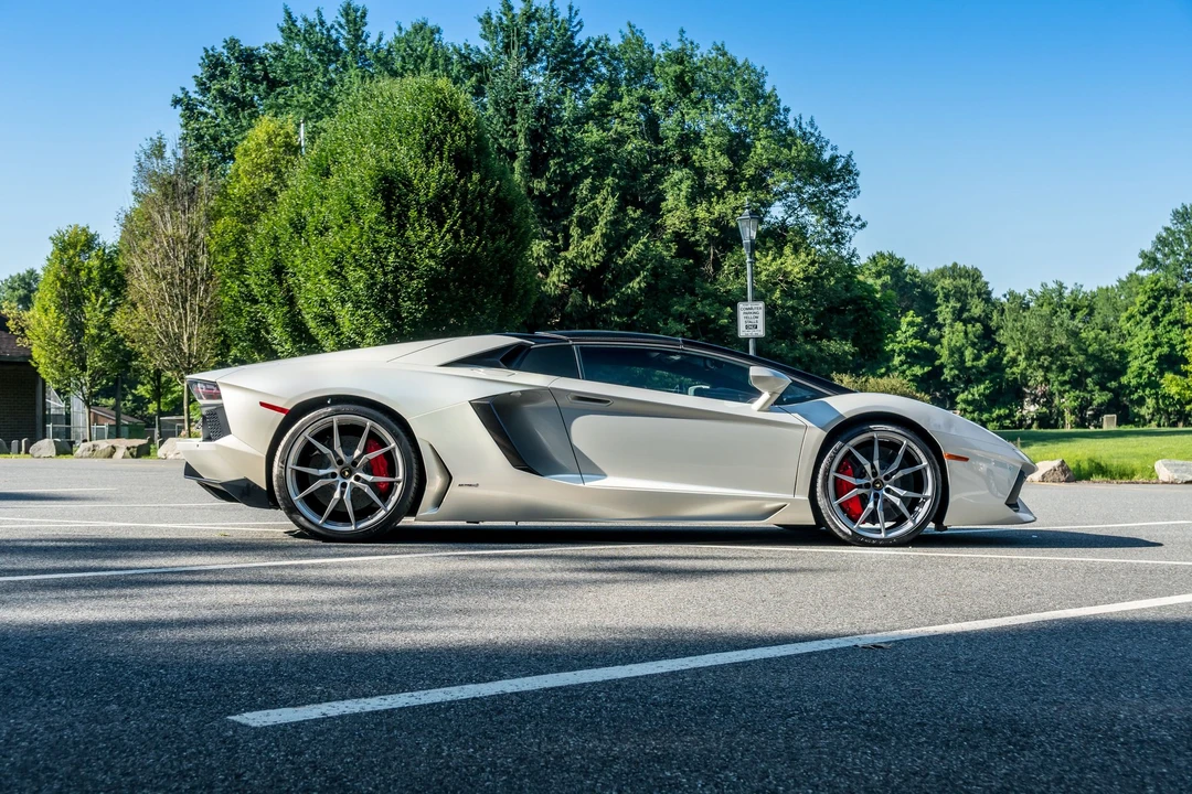 2015 Lamborghini Aventador LP700-4 - Image 4 of 31