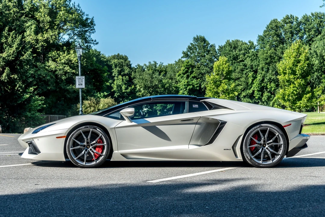 2015 Lamborghini Aventador LP700-4 - Image 7 of 31
