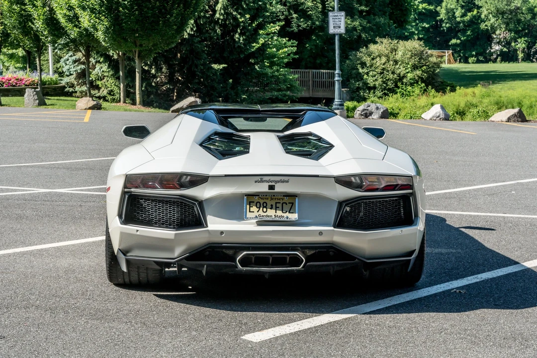 2015 Lamborghini Aventador LP700-4 - Image 11 of 31