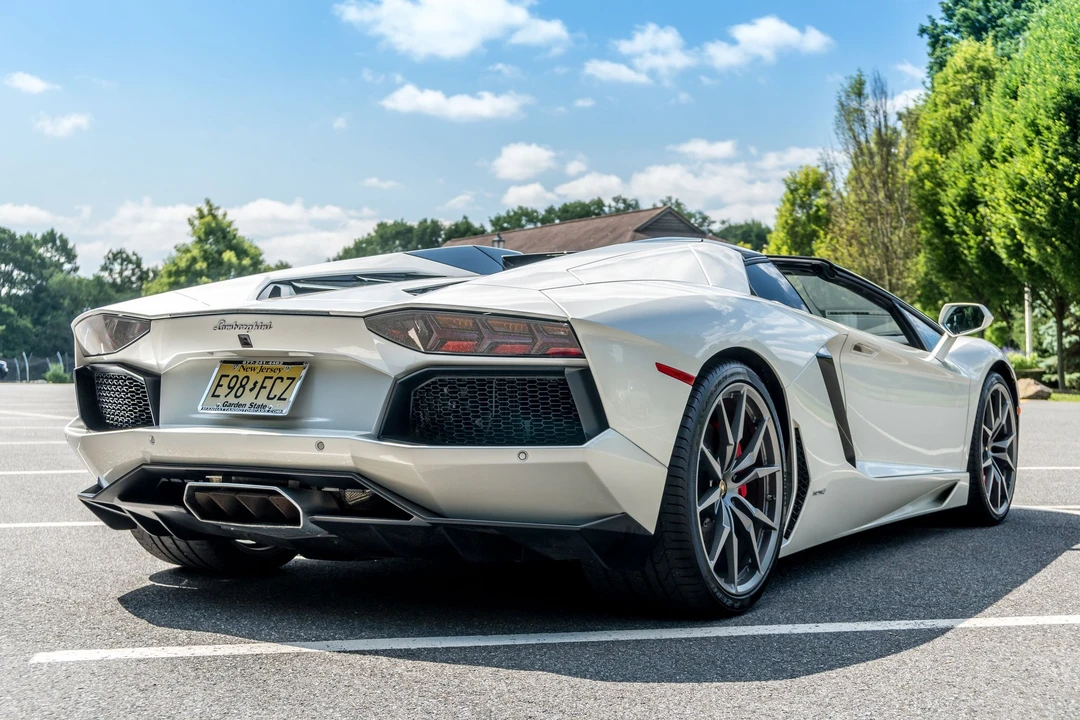 2015 Lamborghini Aventador LP700-4 - Image 13 of 31