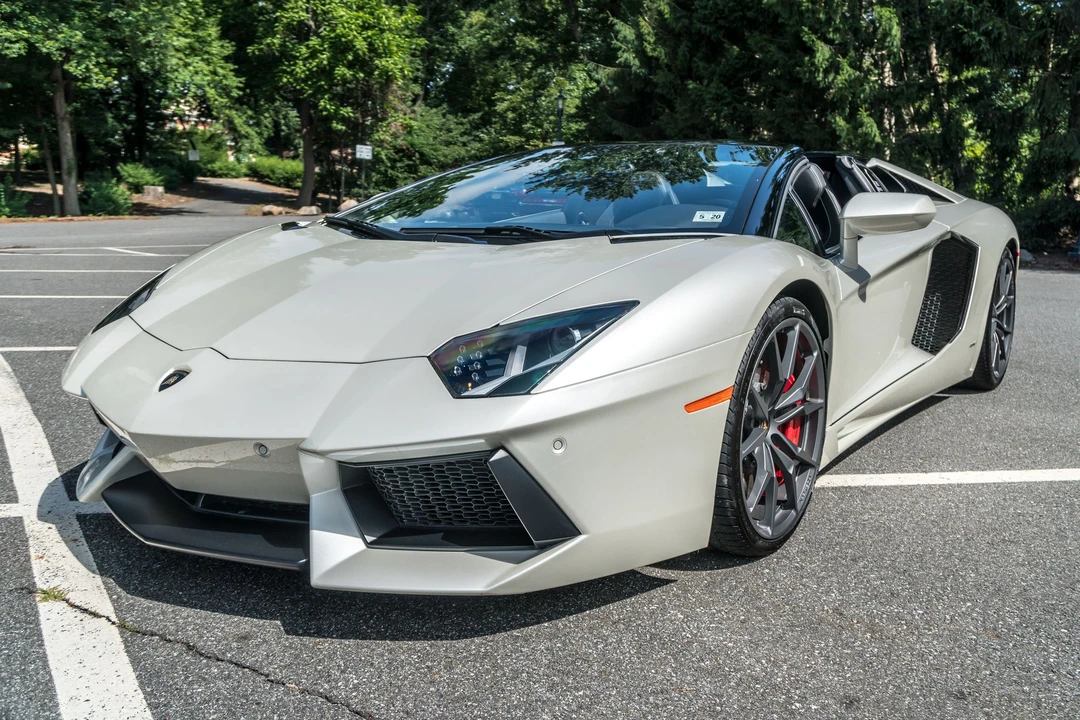 2015 Lamborghini Aventador LP700-4 - Image 14 of 31
