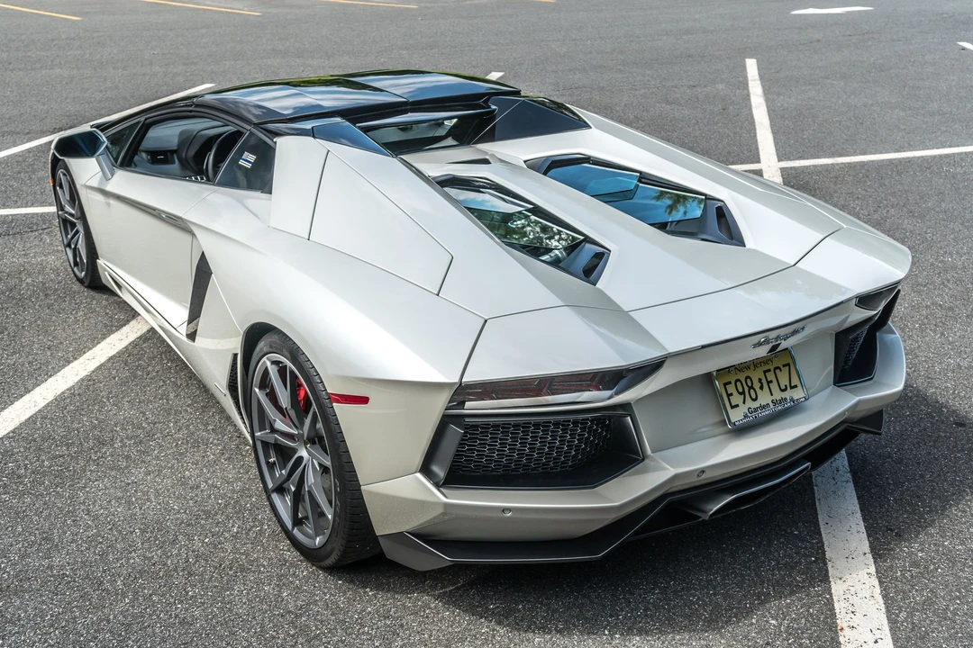 2015 Lamborghini Aventador LP700-4 - Image 15 of 31