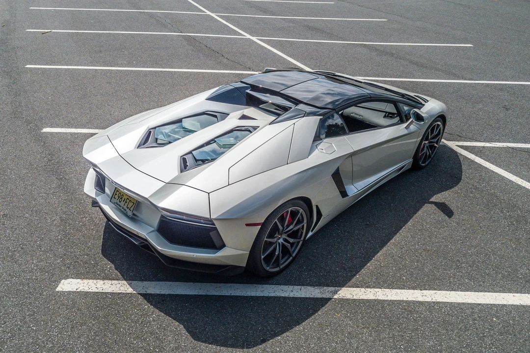 2015 Lamborghini Aventador LP700-4 - Image 17 of 31