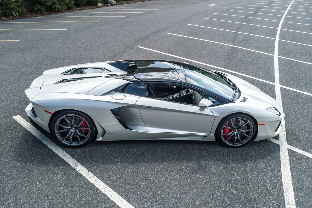 2015 Lamborghini Aventador LP700-4 - Image 19 of 31