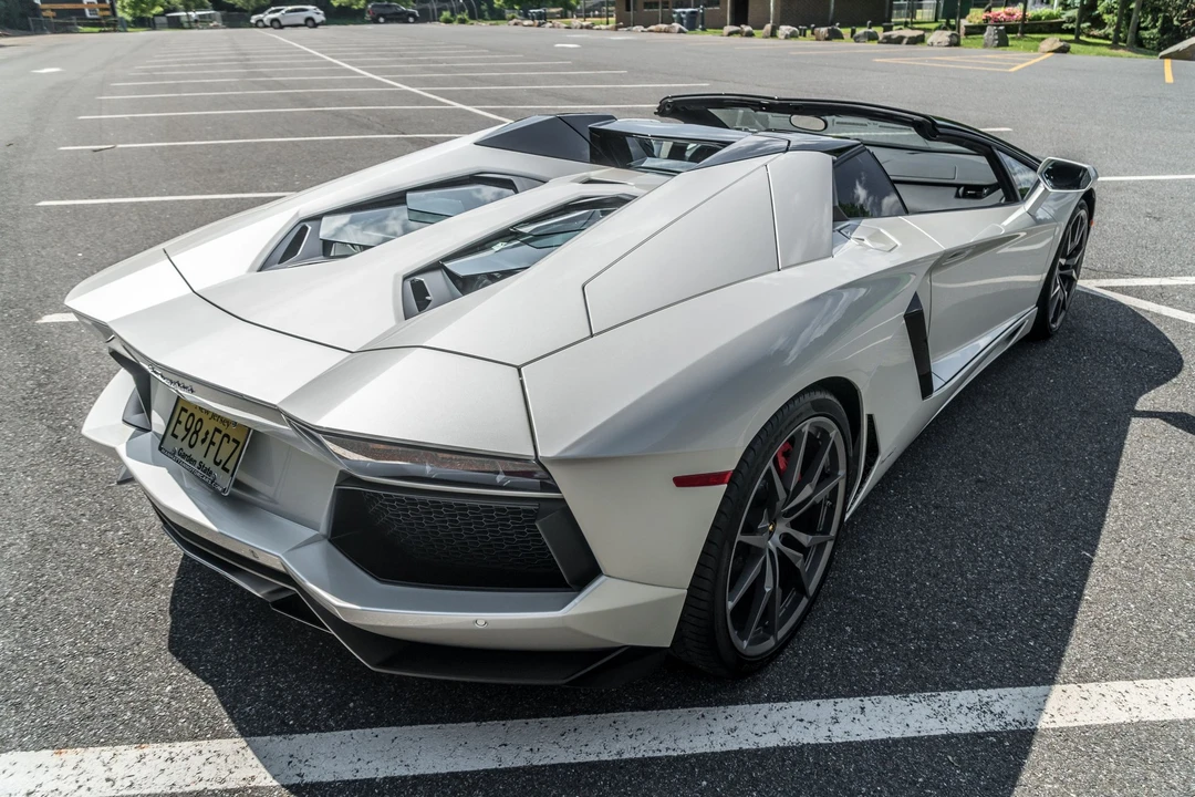 2015 Lamborghini Aventador LP700-4 - Image 22 of 31