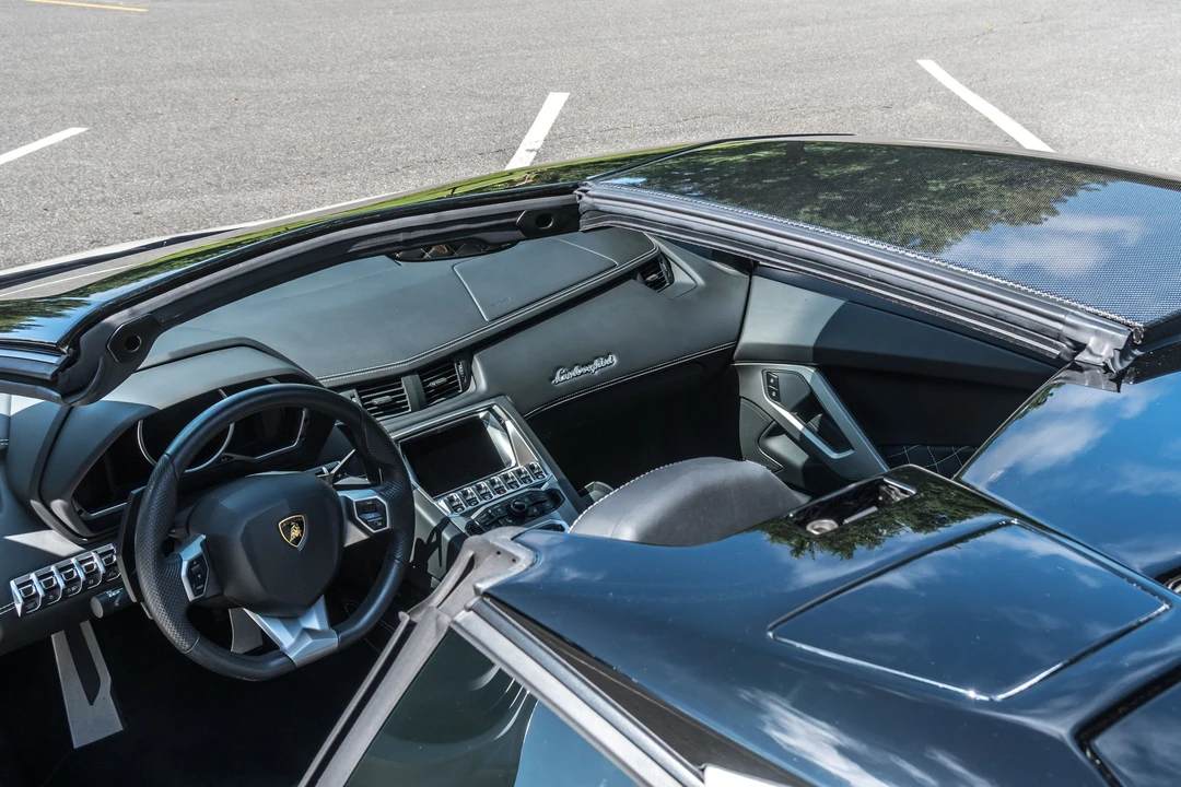 2015 Lamborghini Aventador LP700-4 - Image 23 of 31