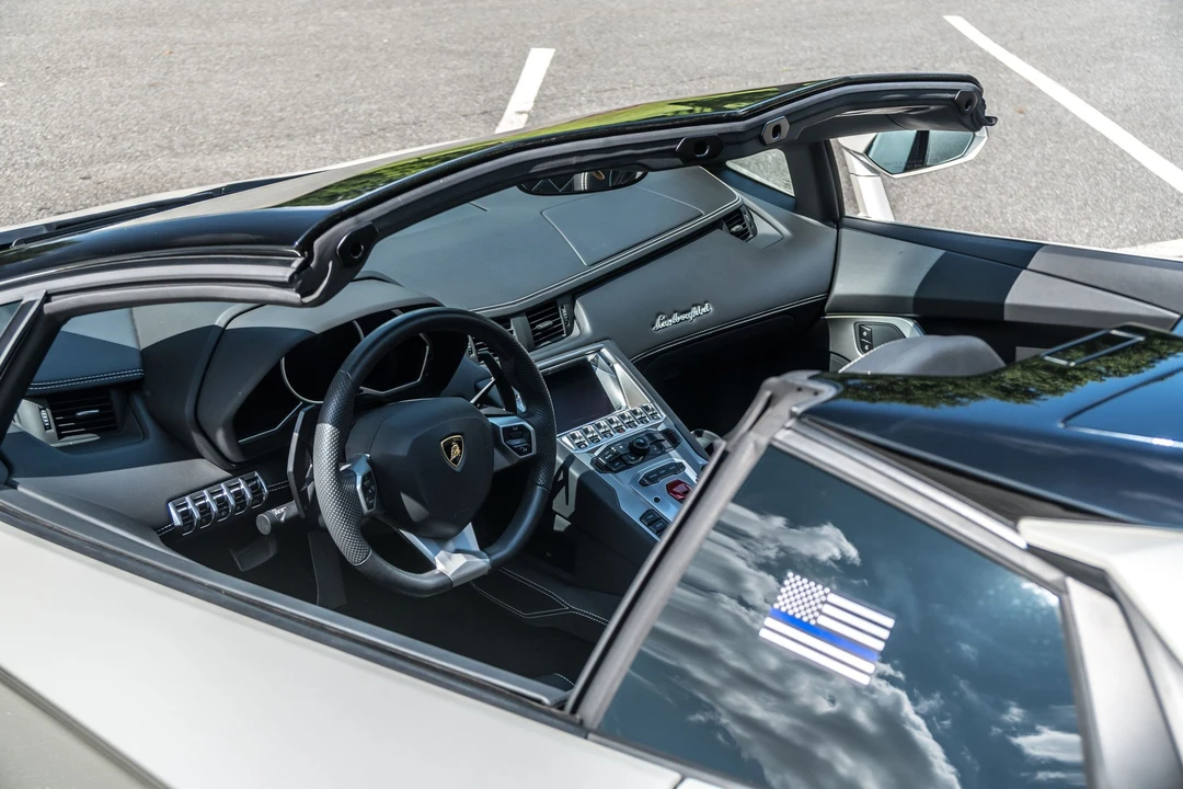 2015 Lamborghini Aventador LP700-4 - Image 24 of 31