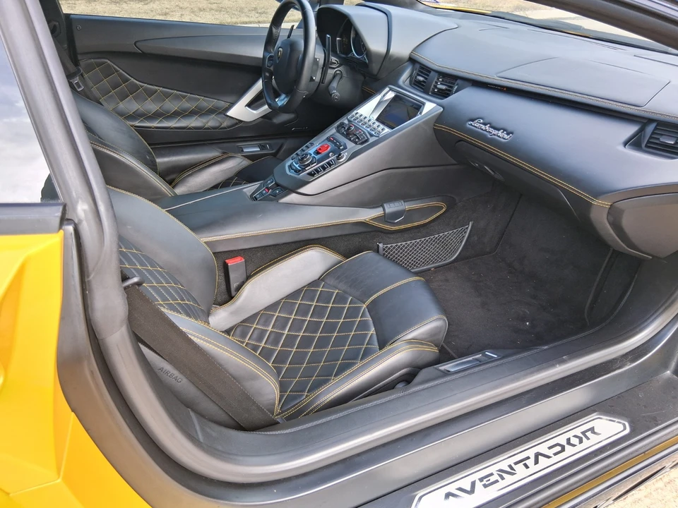 2015 Lamborghini Aventador LP700-4 - Image 9 of 21
