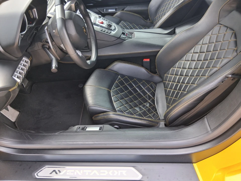 2015 Lamborghini Aventador LP700-4 - Image 14 of 21