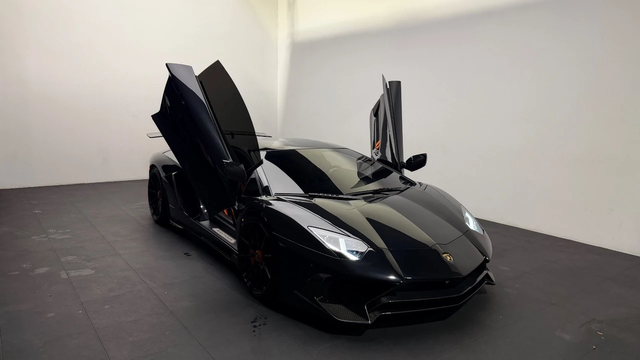 2015 Lamborghini Aventador LP700-4 - Image 17 of 28