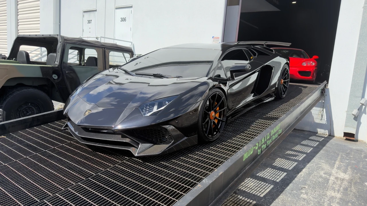 2015 Lamborghini Aventador LP700-4 - Image 27 of 28