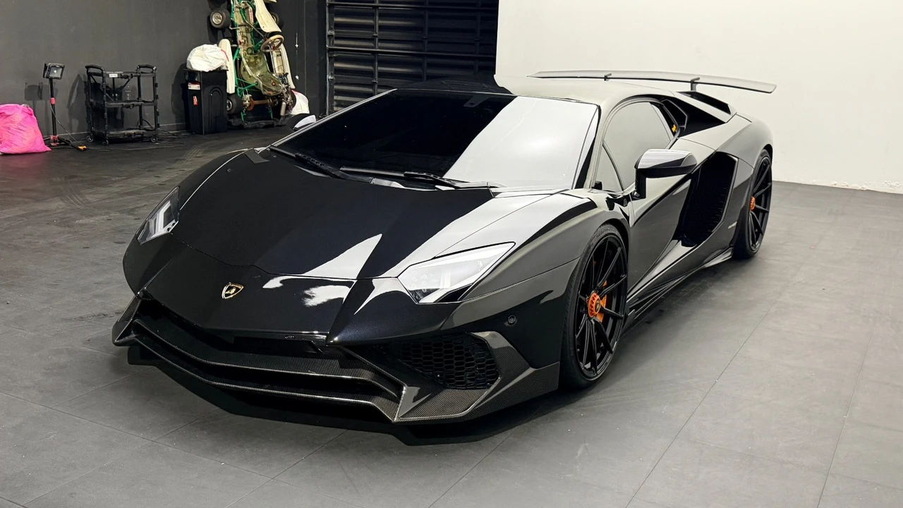2015 Lamborghini Aventador LP700-4 - Image 3 of 28
