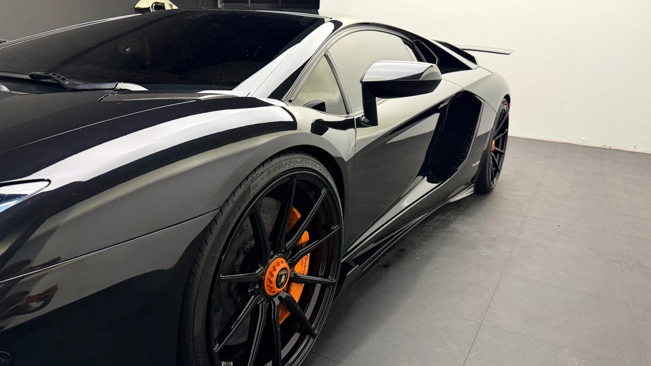 2015 Lamborghini Aventador LP700-4 - Image 15 of 28