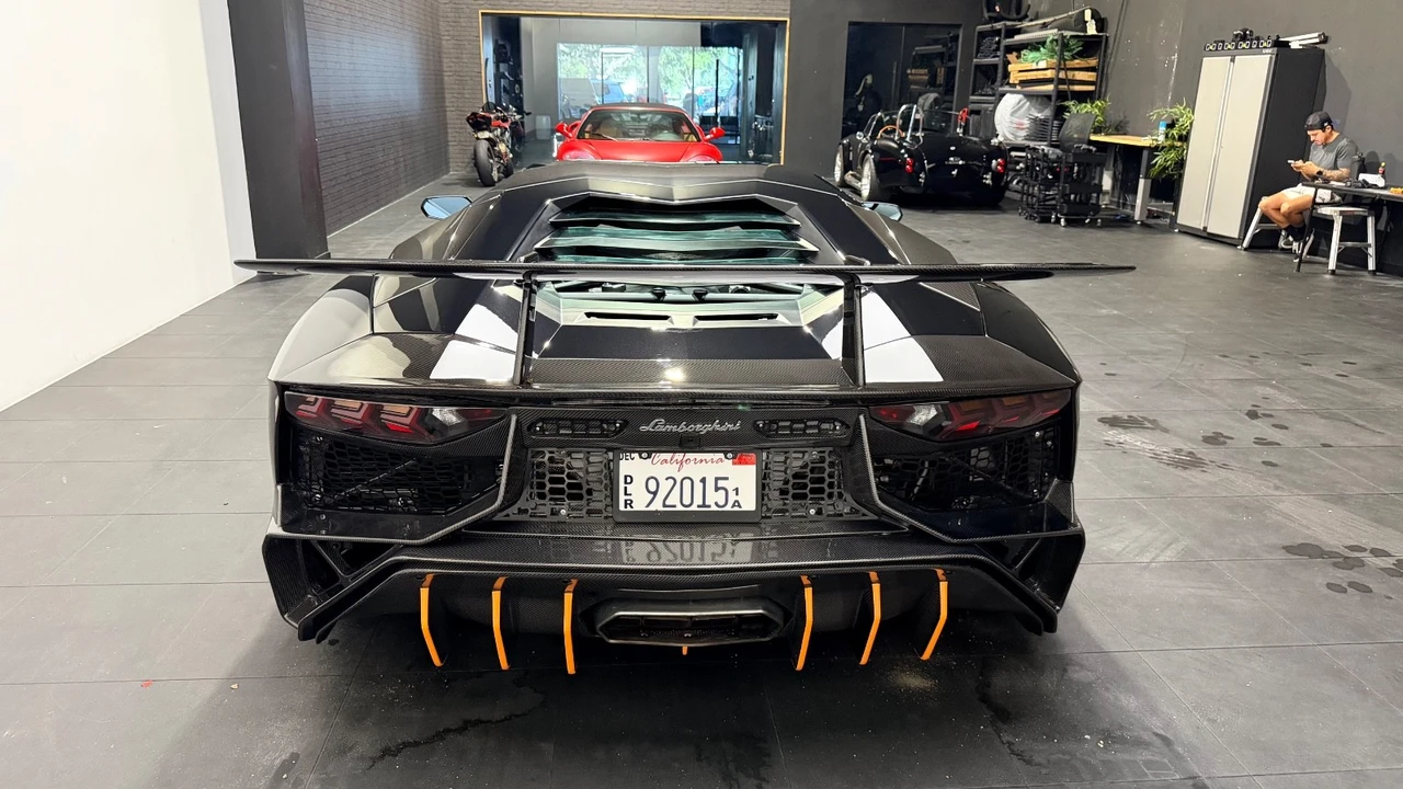2015 Lamborghini Aventador LP700-4 - Image 5 of 28