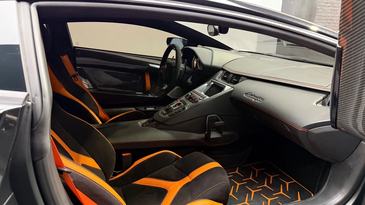 2015 Lamborghini Aventador LP700-4 - Image 8 of 28