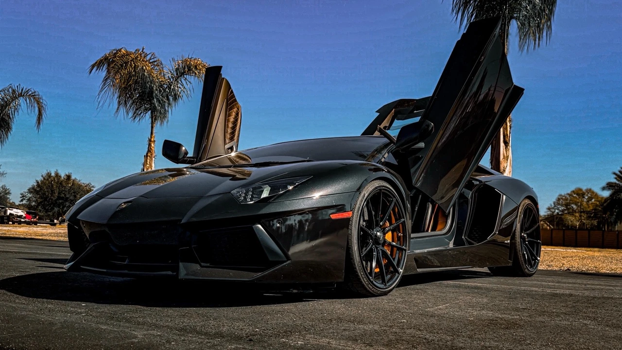 2015 Lamborghini Aventador - Image 8 of 12