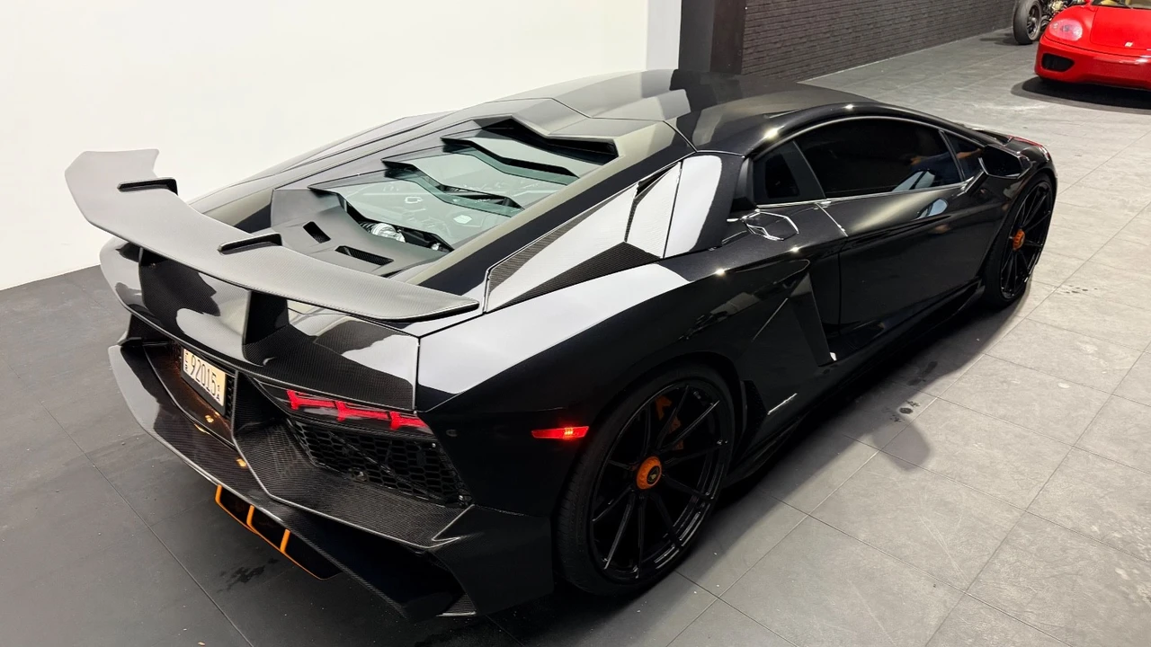 2015 Lamborghini Aventador LP700-4 - Image 12 of 28
