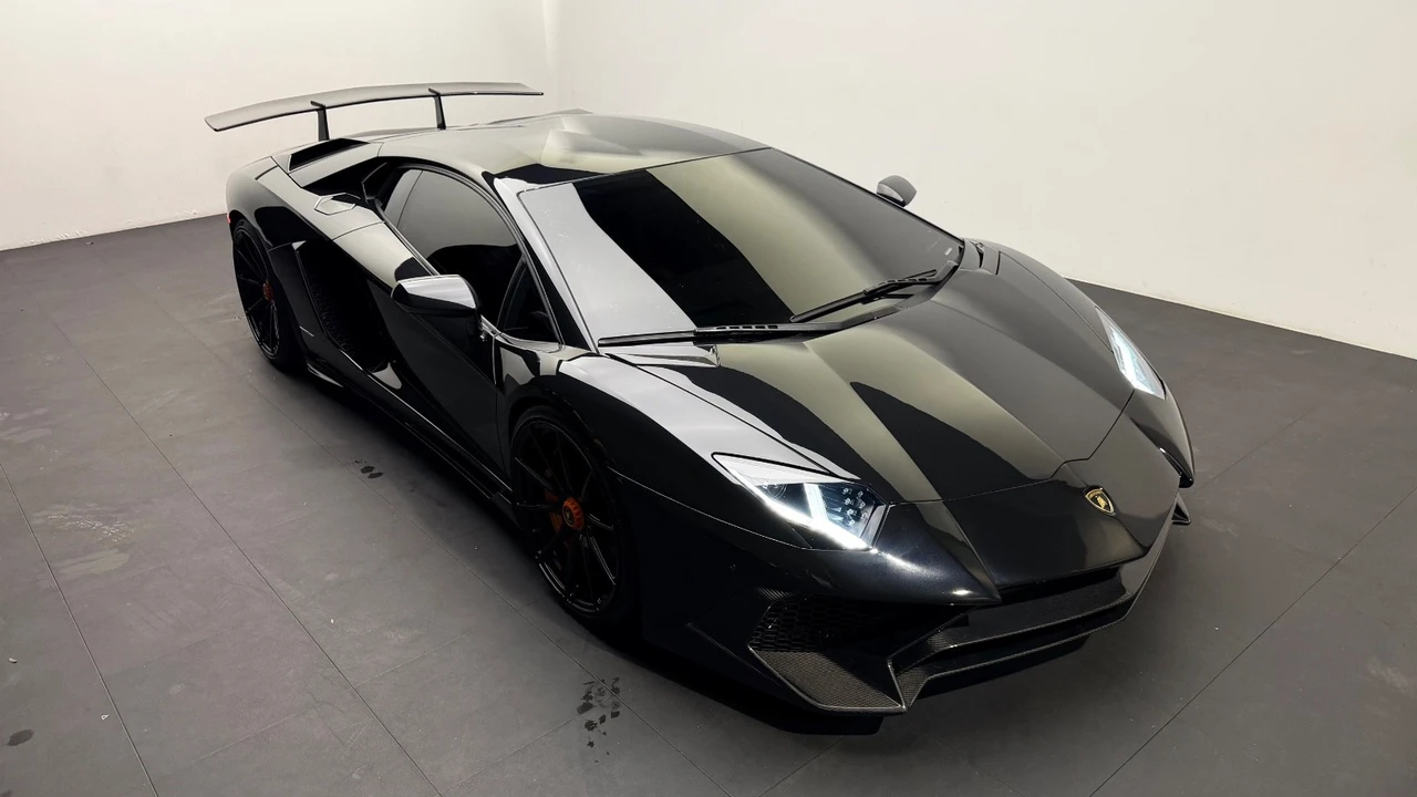 2015 Lamborghini Aventador LP700-4 - Image 11 of 28