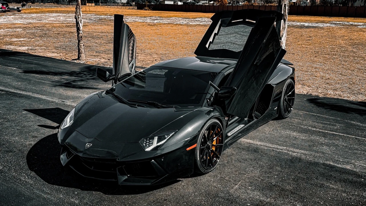 2015 Lamborghini Aventador - Image 5 of 12