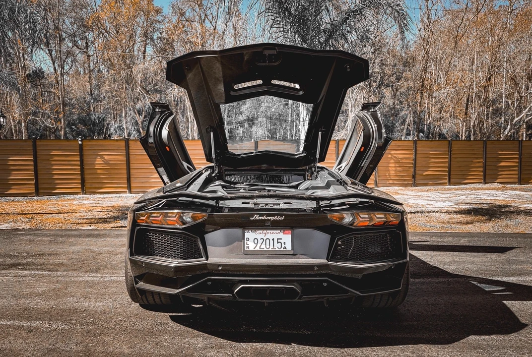 2015 Lamborghini Aventador - Image 9 of 12