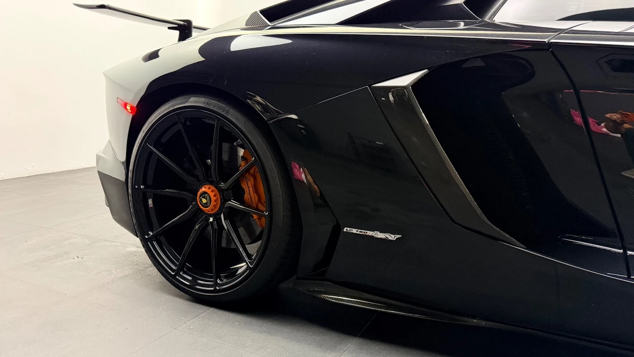 2015 Lamborghini Aventador LP700-4 - Image 13 of 28
