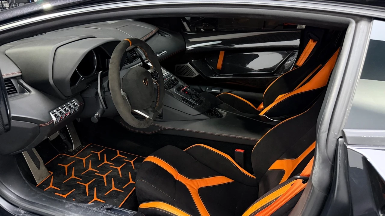 2015 Lamborghini Aventador LP700-4 - Image 7 of 28