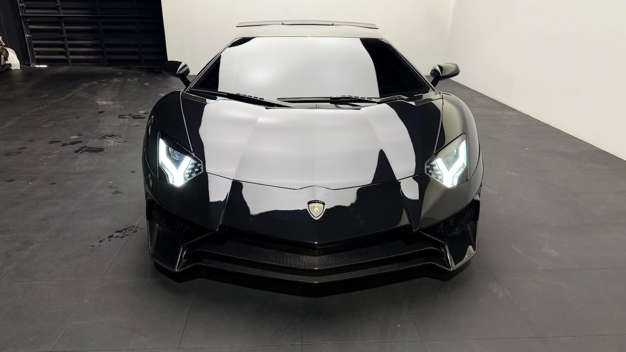2015 Lamborghini Aventador LP700-4 - Image 10 of 28