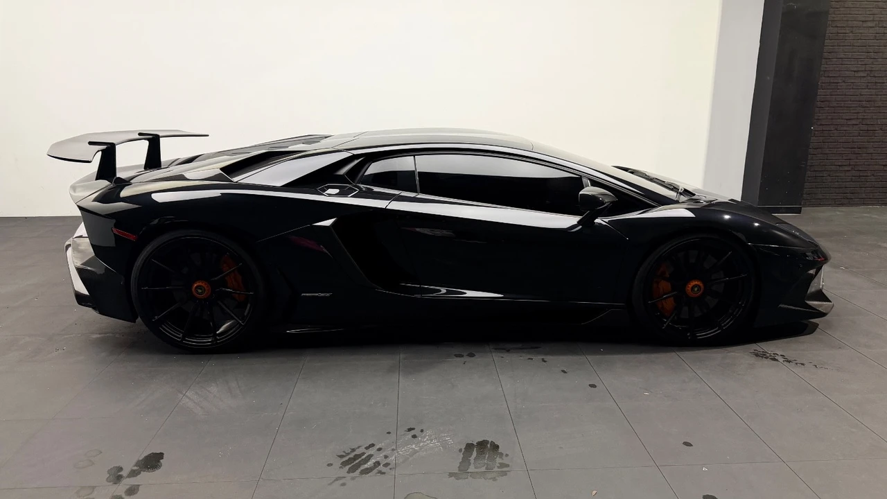 2015 Lamborghini Aventador LP700-4 - Image 6 of 28