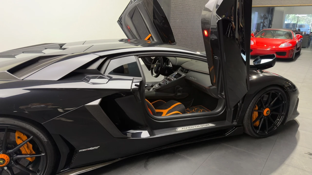 2015 Lamborghini Aventador LP700-4 - Image 23 of 28