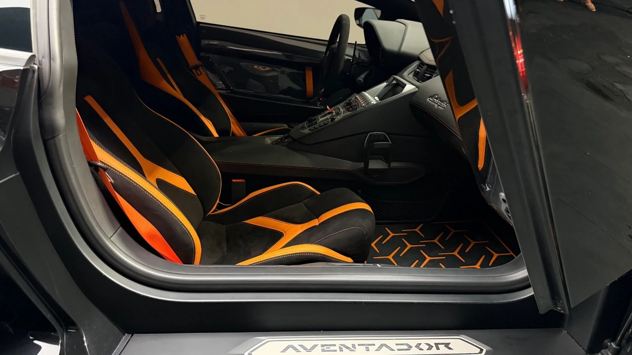 2015 Lamborghini Aventador LP700-4 - Image 9 of 28