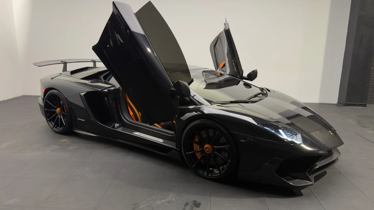 2015 Lamborghini Aventador LP700-4 - Image 24 of 28