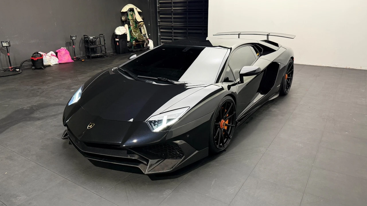 2015 Lamborghini Aventador LP700-4 - Image 14 of 28