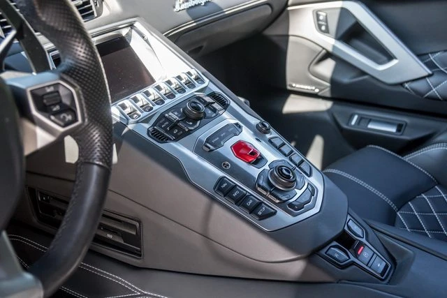 2015 Lamborghini Aventador LP700-4 - Image 20 of 31