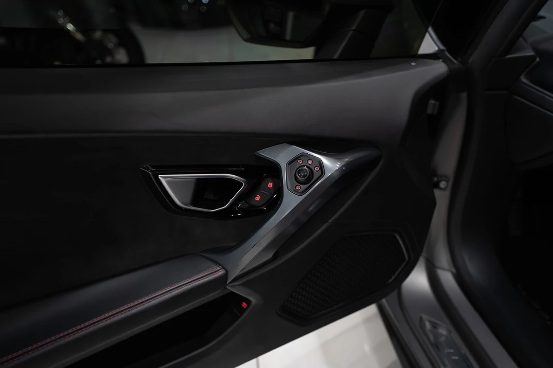 2015 Lamborghini Huracan LP610-4 - Image 6 of 31