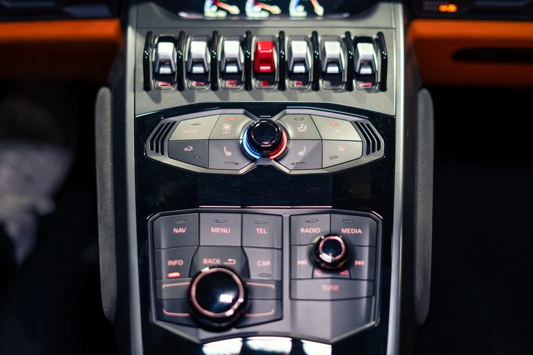 2015 Lamborghini Huracan LP610-4 - Image 10 of 31