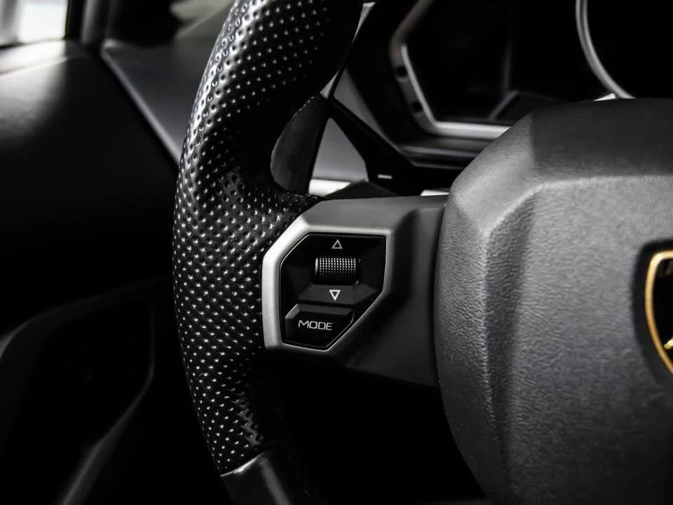 2015 Lamborghini Aventador LP700-4 - Image 13 of 15