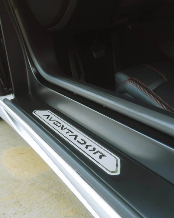 2015 Lamborghini Aventador LP700-4 - Image 6 of 7