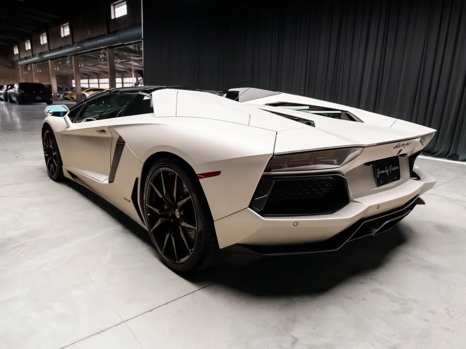 2015 Lamborghini Aventador LP700-4 - Image 11 of 16